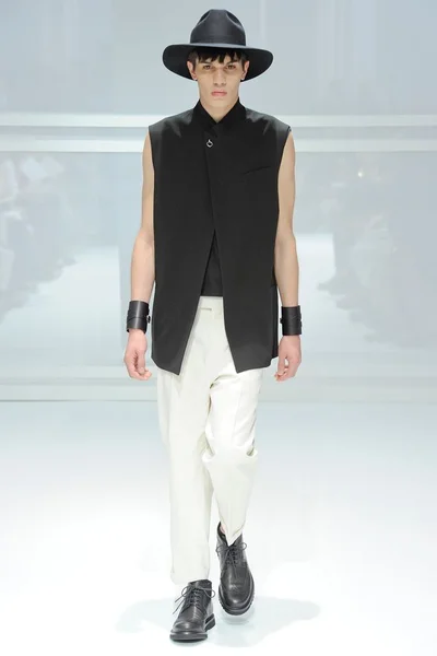 Look 7